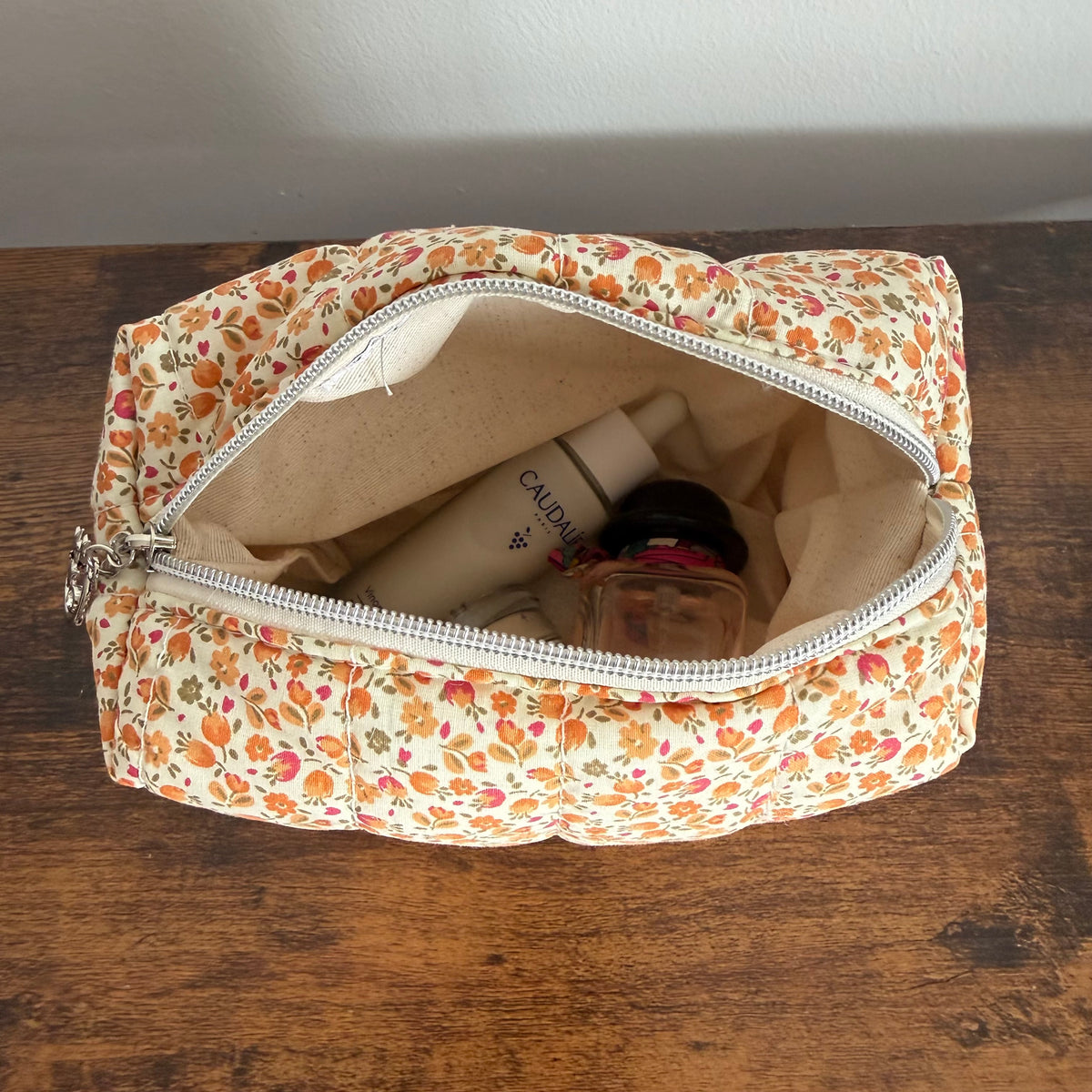 Trousse de toilette matelassée – Fleurs d'abricot