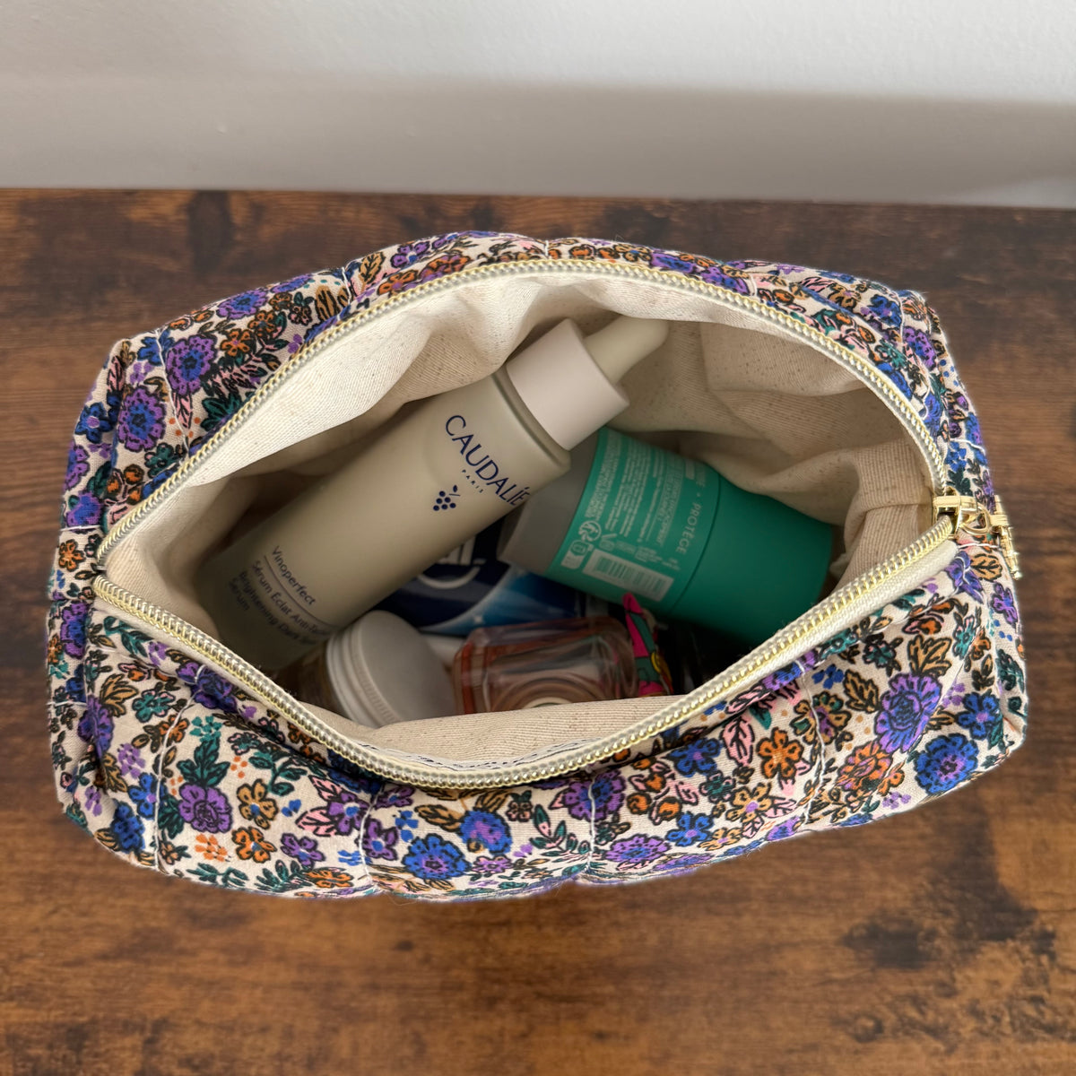 Trousse de toilette matelassée – Fleurs multicolores