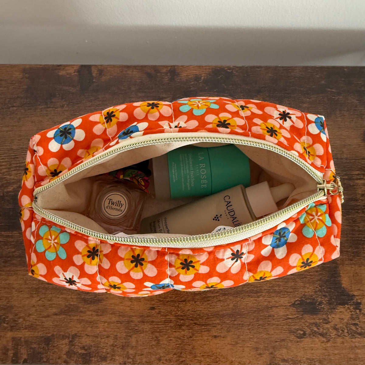 Trousse de toilette matelassée – Fleurs rétro orange
